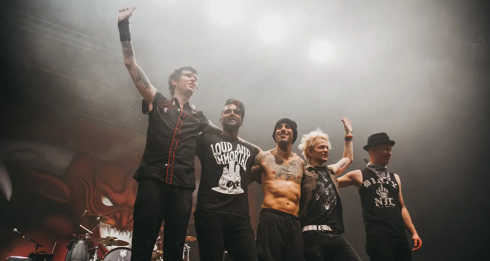Sum 41 band memebers: Jason McCaslin, Dave Baksh, Frank Zummo, Deryck Whibley and Tom Thacker
